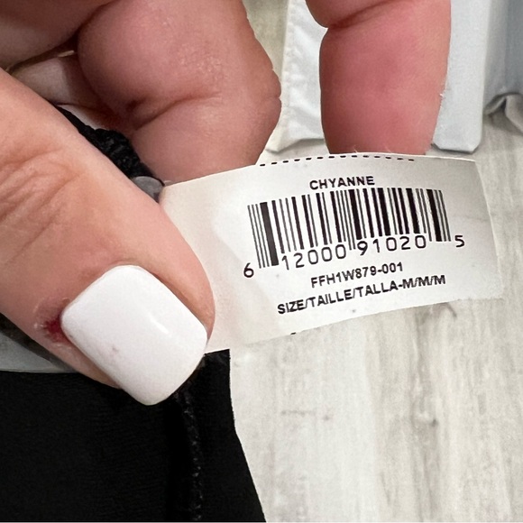 NWT BCBGMAXAZRIA Black One Sleeve & Open Shoulder Top Size M Black - Picture 5 of 11